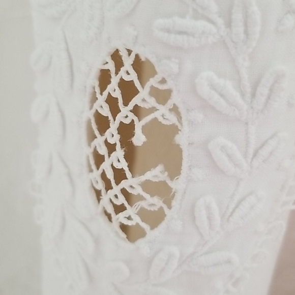 Antique 66" Round Fancy Lace Cover - Picture 5 of 8